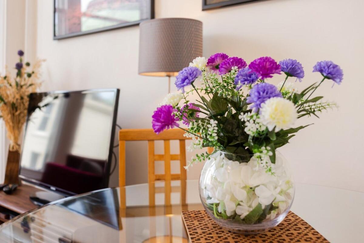 Great Location! 2bd,2 Bath In Centre Of Appartement