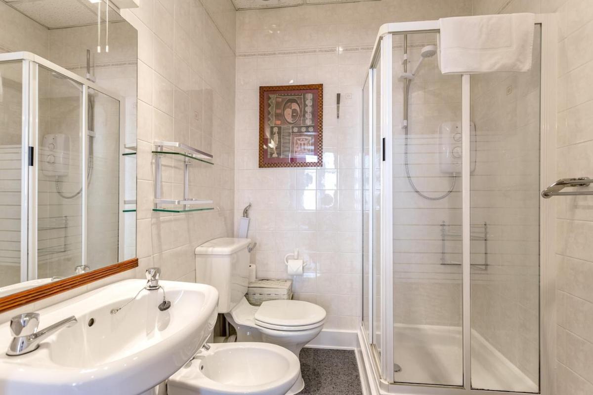 Great Location! 2bd,2 Bath In Centre Of Appartement